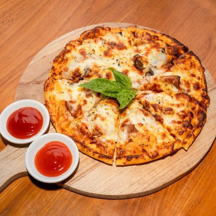 Dining 26 | malukstay.com pizza | malukstay.com