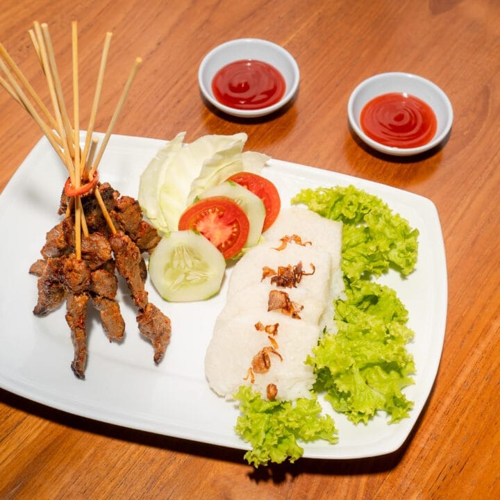Dining 2 | malukstay.com satay | malukstay.com